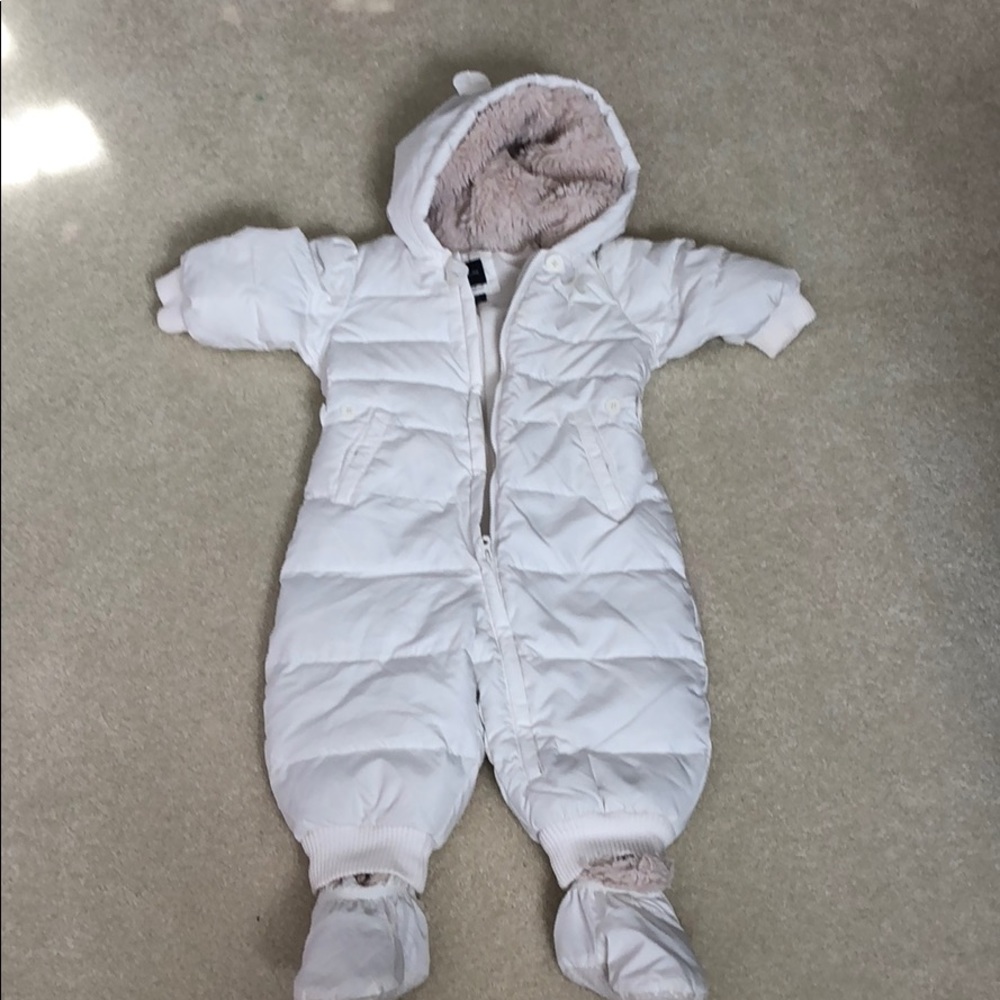 Gap size 12-18 month snow suit